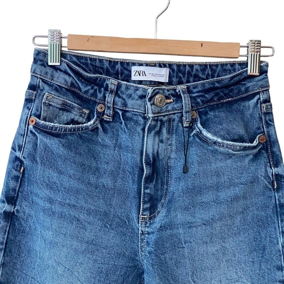 Zara High-Rise‎ Distressed Slim Ankle Jeans - Picture 4 of 13